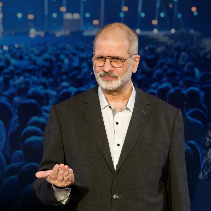 Stephan Anders auf der Inspiration Stage beim Founder Summit 2026